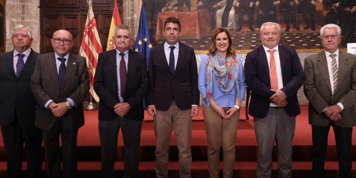 Mazón sella un pacto histórico por l’Albufera que garantiza un 50% más de agua hasta 2027