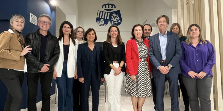 Nuria Martínez analiza con los procuradores de Alicante el impacto de la nueva ley de eficiencia judicial