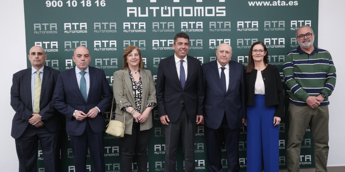 Mazón destaca el apoyo “ágil y sin burocracia” a más de 25.000 autónomos afectados por las riadas