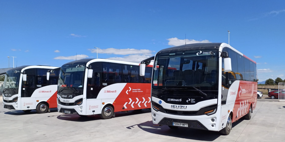 La Generalitat pone en marcha una nueva red de autobuses que conectará 31 municipios con Valencia