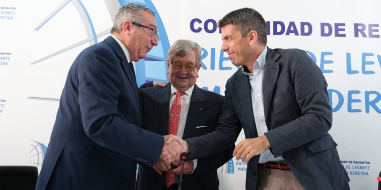 Mazón destaca la «responsabilidad, solidaridad y unión» de los regantes de la Comunitat Valenciana