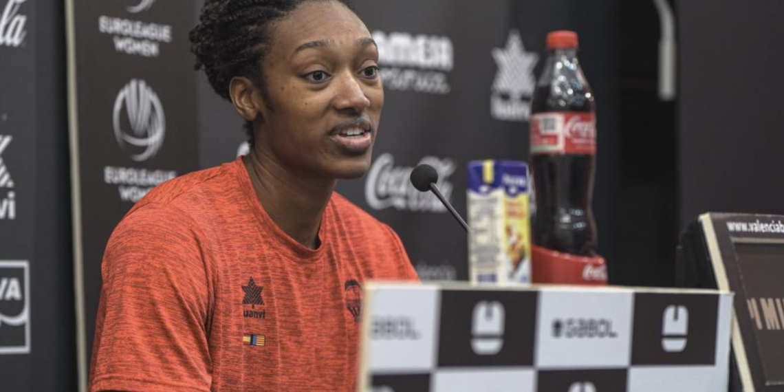 Kayla Alexander: «El equipo tiene el ánimo alto»