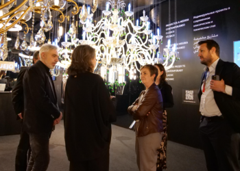 La consellera Marián Cano apoya el protagonismo del sector valenciano de la iluminación en la Feria Euroluce de Milán