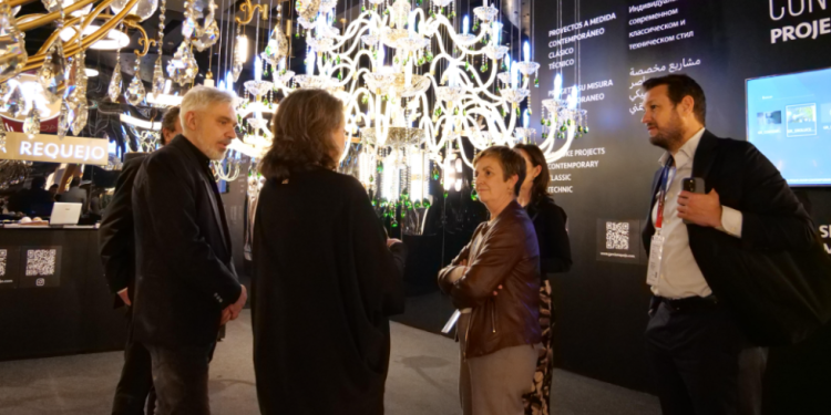 La consellera Marián Cano apoya el protagonismo del sector valenciano de la iluminación en la Feria Euroluce de Milán