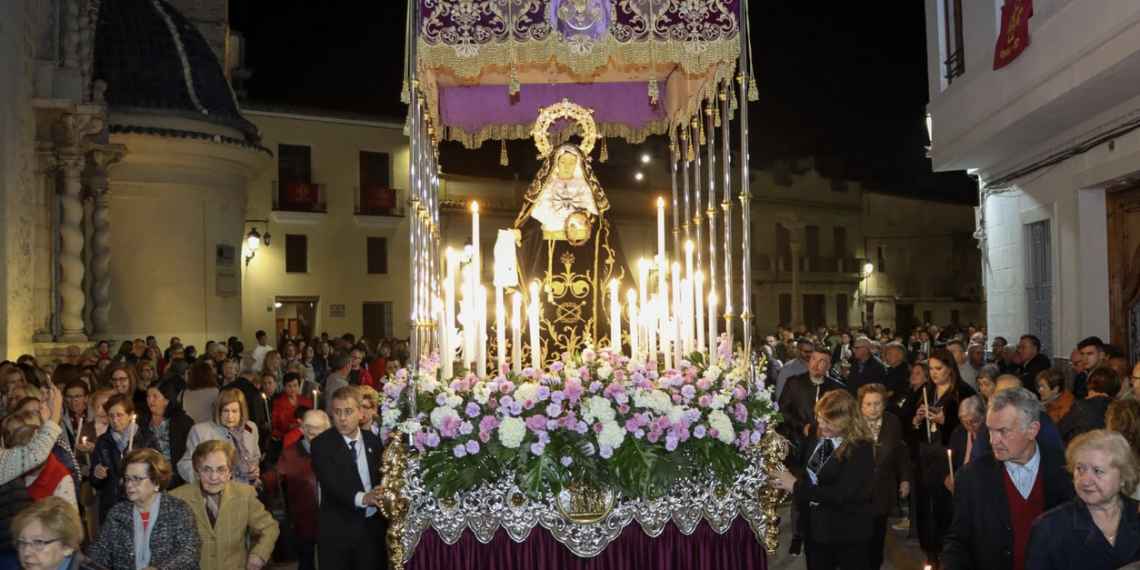 Torrent celebra mañana el Viernes de Dolores con una emotiva procesión nocturna