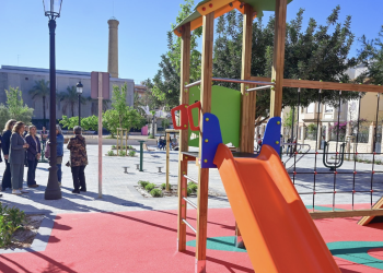 El barrio de Favara estrena su nueva plaza peatonal