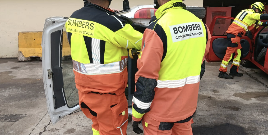 Los bomberos salvan a 100 personas atrapadas en ascensores durante el apagón