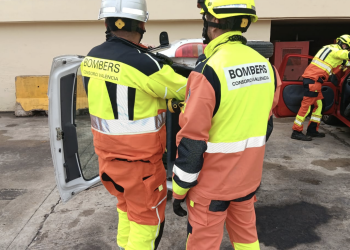 Los bomberos salvan a 100 personas atrapadas en ascensores durante el apagón