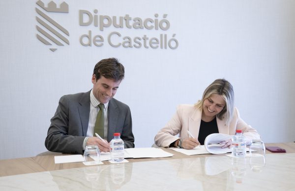 El convenio tiene como objetivo facilitar y asesorar a los municipios de la provincia sobre las ubicaciones mas óptimas para la implantación de los servicios de recarga.