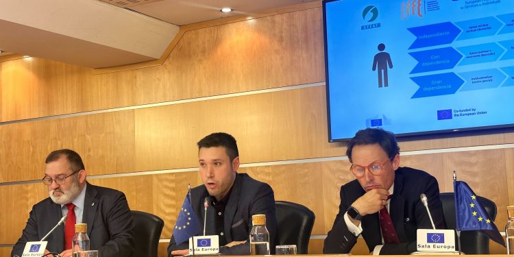 Aiudo reclama ayudas económicas para las familias en la contratación de empleados domésticos