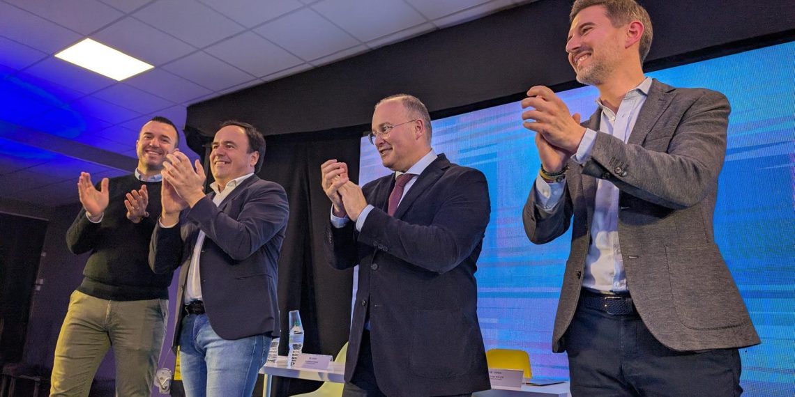 Tellado con las diputaciones provinciales en abril de 2025.