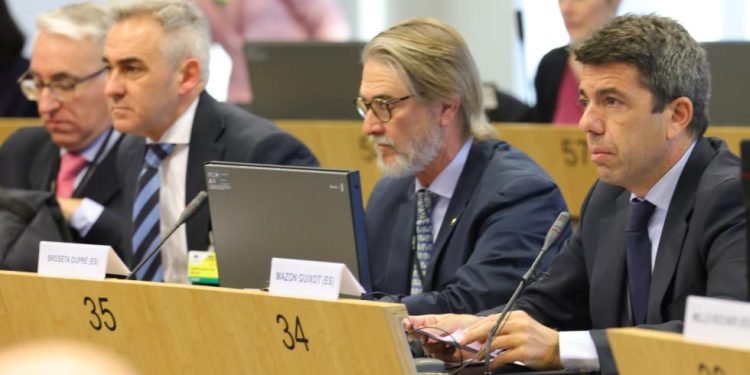 Mazón apela a “la unidad y la colaboración de las regiones europeas para superar los desafíos del sector vitivinícola y asegurar un futuro próspero”