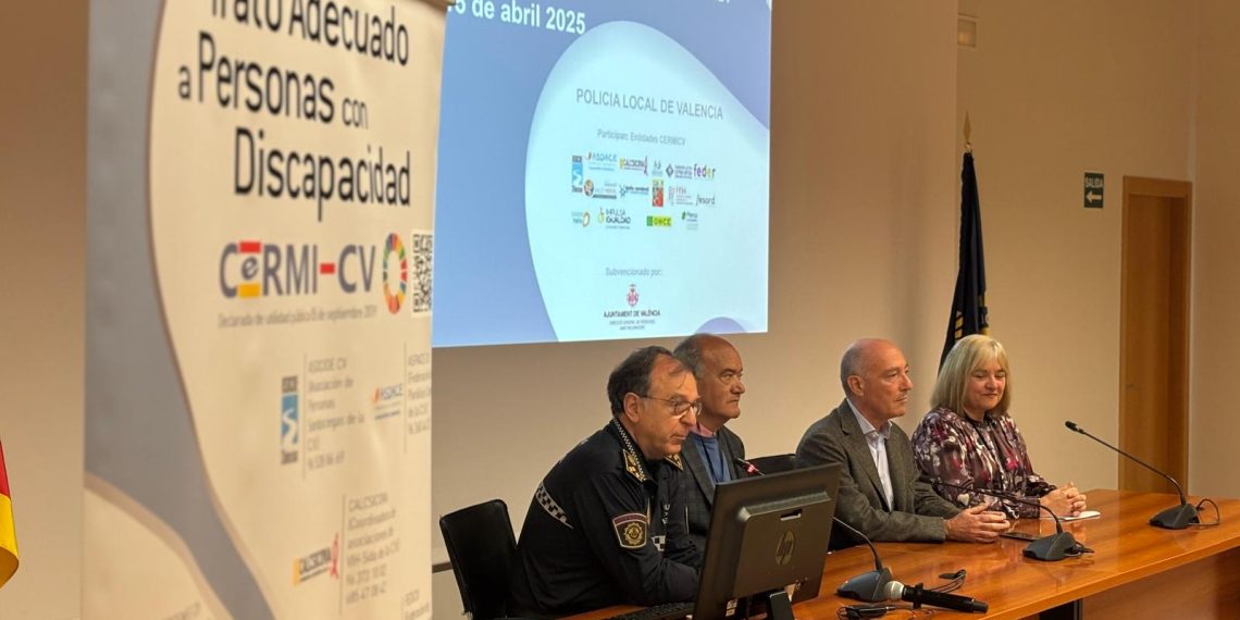 La Policía Local de Valencia recibe formación sobre “trato adecuado en emergencias hacia las personas con discapacidad”, impulsada por el CERMI CV