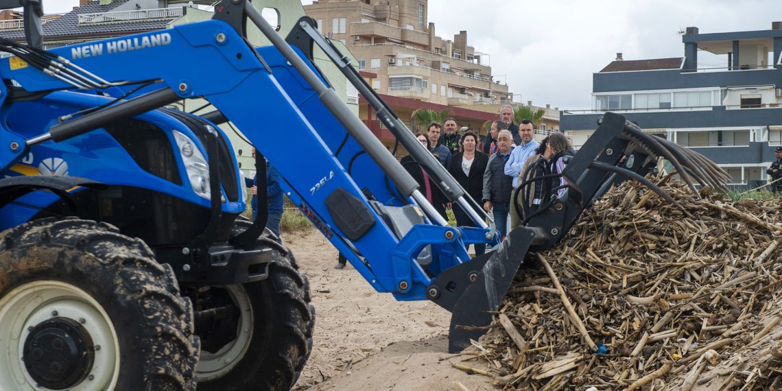 La Diputació de Valencia intensifica los trabajos para la puesta a punto de las playas de cara a Semana Santa