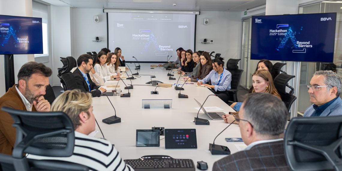 Más de 1.000 personas participan en la 5ª edición del Hackathon Beyond Barriers de BBVA y ESIC University
