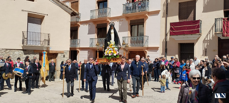 Procesión del Encuentro en Rubielos de Mora, tradición y emoción se dan la mano en la Plaza Igual y Gil