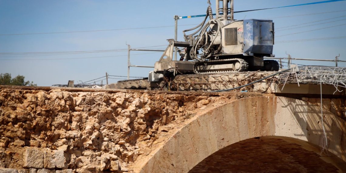 Recuperar los sillares perdidos, el principal reto en la restauración del puente de Torrent a Alaquàs