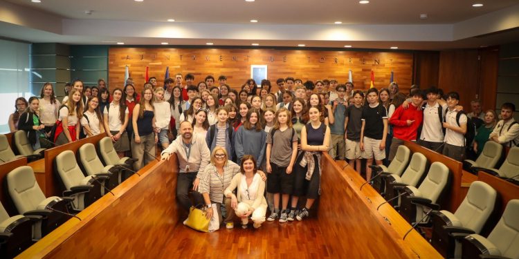 El Ayuntamiento de Torrent recibe a estudiantes y profesores de Austria y Países Bajos en el marco del programa Erasmus+