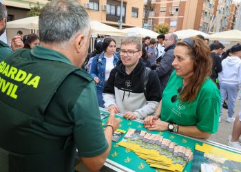 La IV Feria de FP de Torrent guía a los jóvenes hacia su futuro académico y profesional