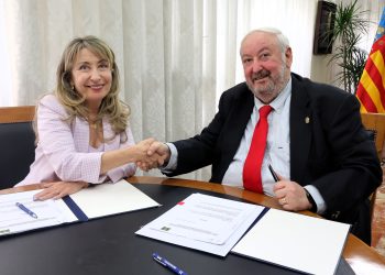 Médicos valencianos, un paso más cerca del doctorado
