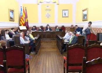 El Partido Popular de Cullera abandona el plenario municipal después de las graves acusaciones de Marta Tur y la permisividad del alcalde Jordi Mayor