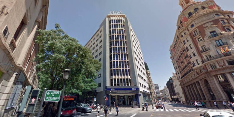 El Ayuntamiento reasfalta la calle Pintor Sorolla