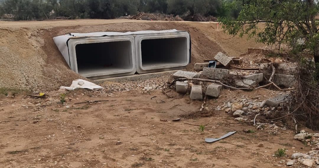 Más de 150 agricultores de Buñol reúnen firmas para limpiar el barranco del Poyo y evitar nuevas inundaciones en su huerta