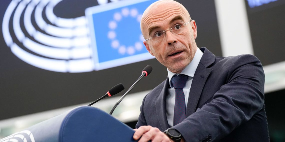 Jorge Buxadé denuncia que la gran coalición progresista ha entregado las calles al crimen y exige deportaciones masivas y una respuesta implacable