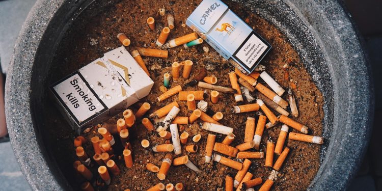 Las nuevas restricciones al tabaco dividen a la opinión pública