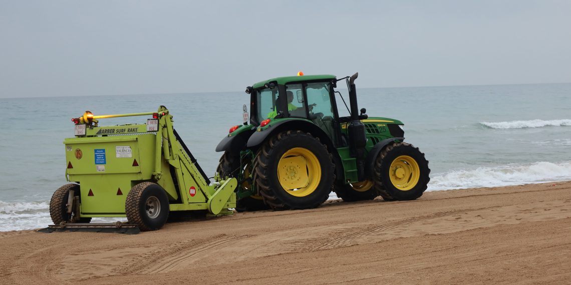 La Diputació de Valencia reforzará la limpieza de playas tras la acumulación de residuos por las lluvias de marzo