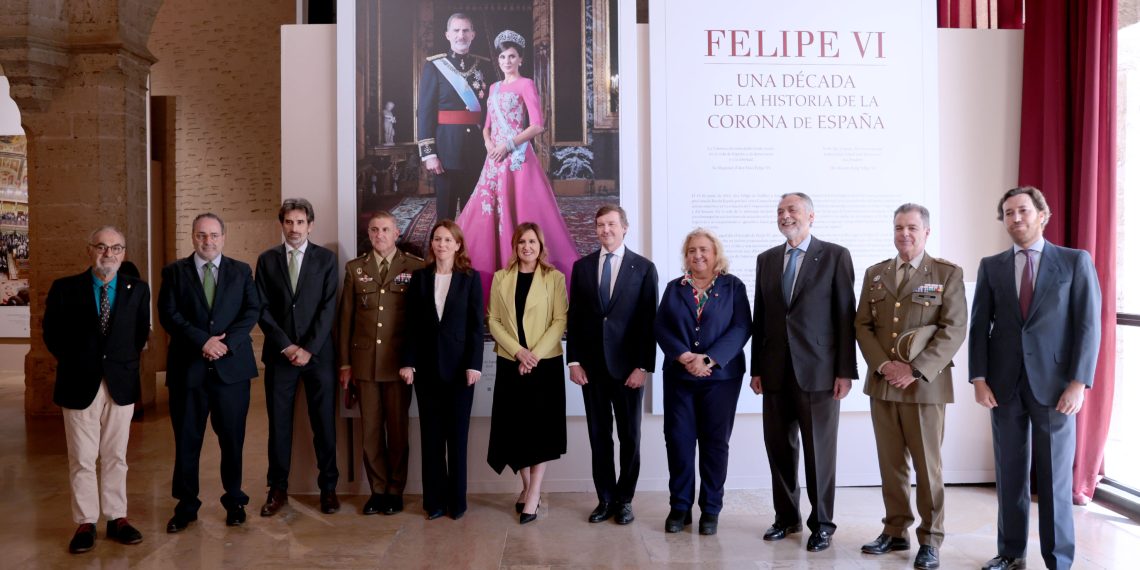 María José Catalá ha presidido la inauguración de la exposición “Felipe VI: Una década de la historia de la Corona de España”, que acoge desde hoy l’Almodí