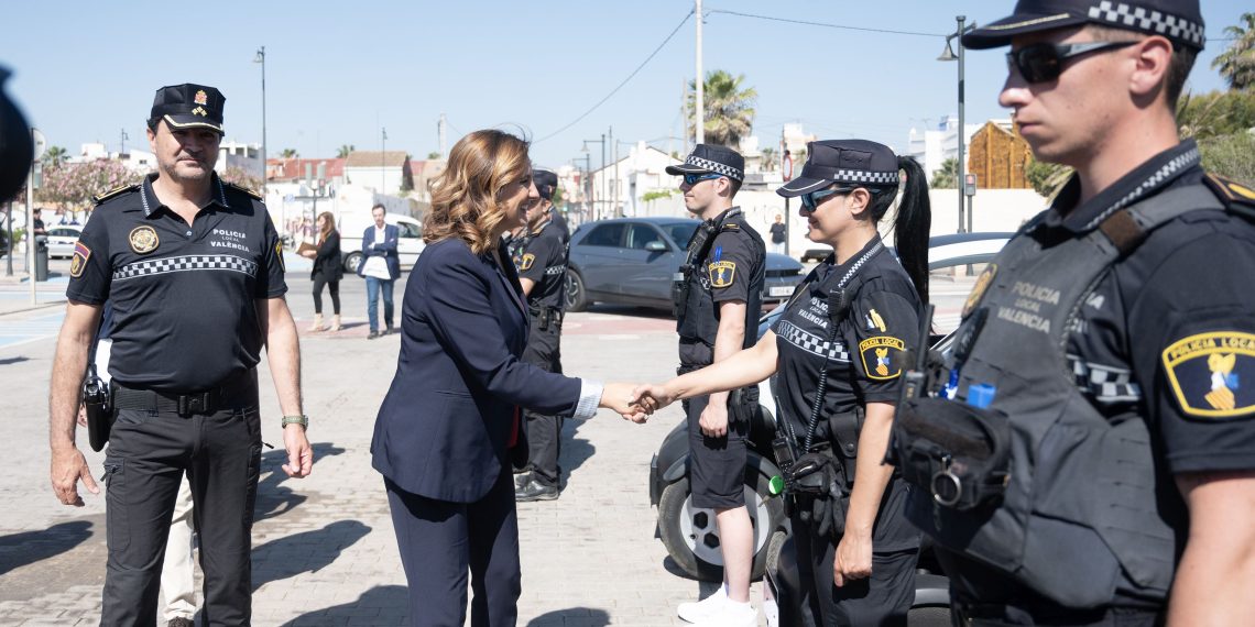 El dispositivo de vigilancia de las playas de Valencia contará con un retén policial las 24 horas y un refuerzo de la iluminación en el paseo