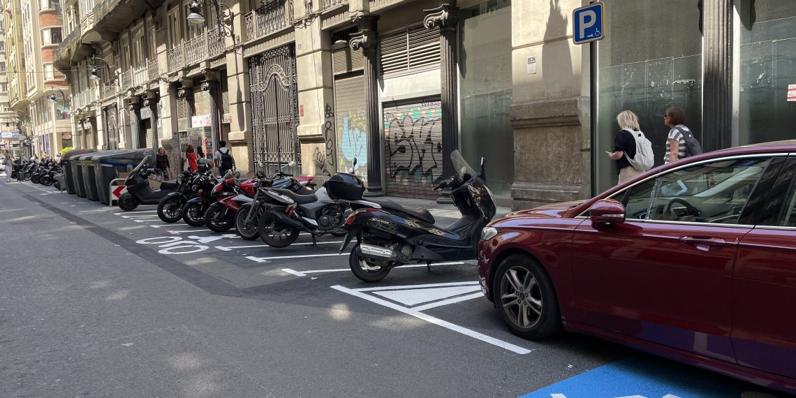 Valencia dispone de 50 nuevas plazas de estacionamiento para motocicletas en la calle Les Garrigues