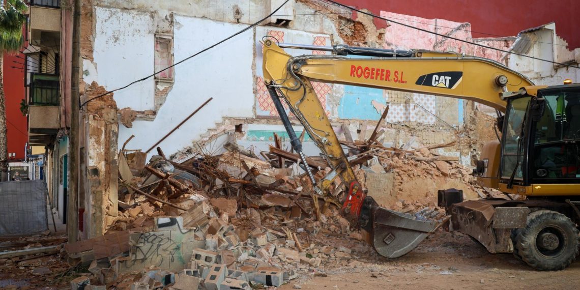 El Ayuntamiento de Torrent inicia el proyecto de derribo y reurbanización de la esquina situada entre la calle Músico Mariano Puig Yago y la calle Virgen de las Angustias