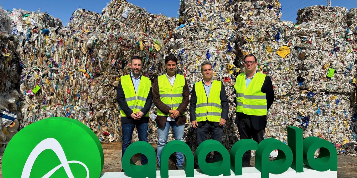 La Generalitat destaca el papel clave del reciclado de plásticos en la economía circular durante su visita a Eslava Plásticos