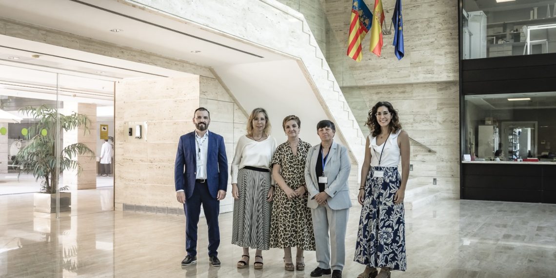 La consellera Marián Cano visita la primera empresa valenciana distinguida por su excelencia innovadora