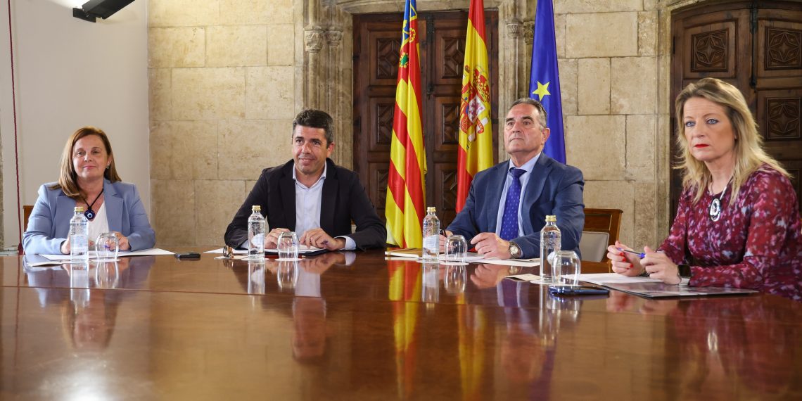 Mazón: “Ponemos en marcha una comisión mixta con la Diputación de Valencia y la FVMP para que las entidades locales puedan acelerar la reconstrucción”
