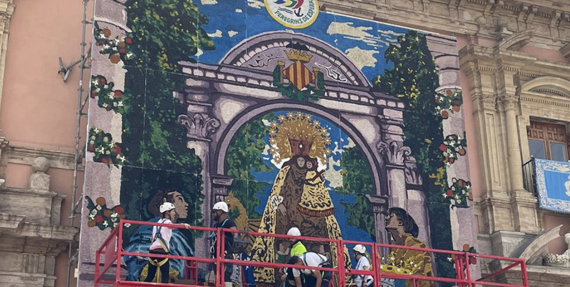 El tapiz de la Virgen de los Desamparados homenajea la solidaridad vivida por la riada