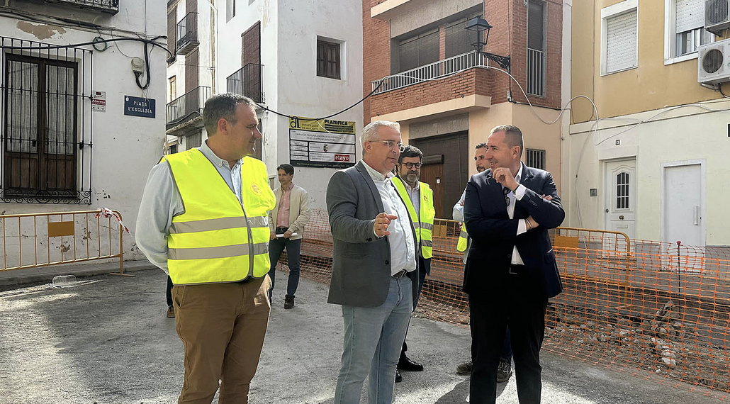 La Diputación avanza en las obras de peatonalización de las calles del centro de Beniarrés