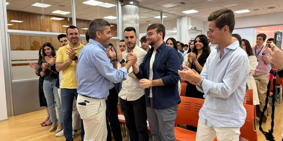 Mazón destaca la “determinación y la vocación” de los jóvenes de Nuevas Generaciones