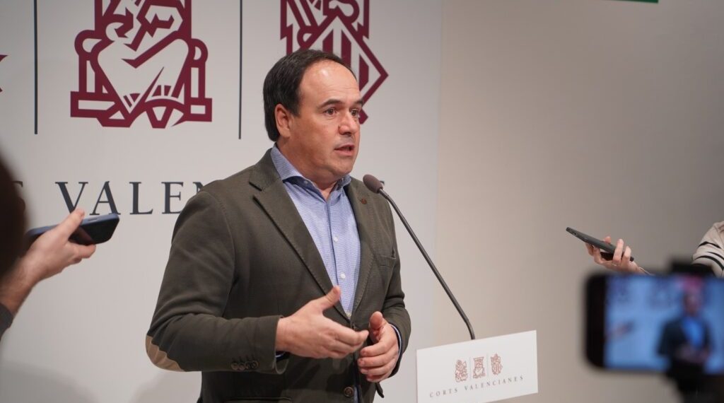 Juanfran Pérez Llorca “Pintar a un presidente democrático como un preso no es arte: es manipulación”
