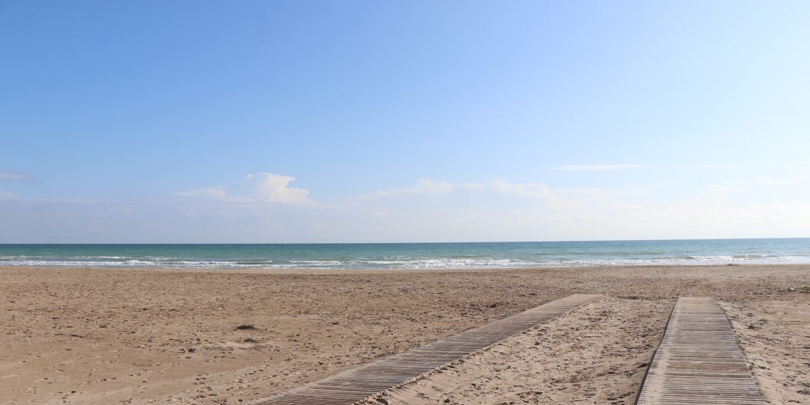 Sagunto logra su cuarta Bandera Azul con el reconocimiento a la playa Malvarrosa
