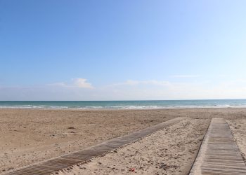 Sagunto logra su cuarta Bandera Azul con el reconocimiento a la playa Malvarrosa