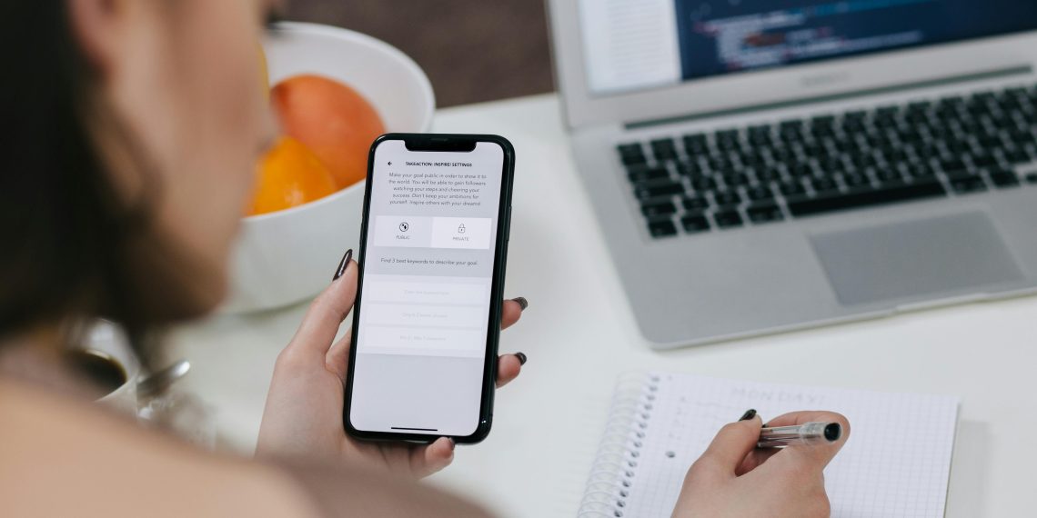Telefonía, banca y transporte lideran las reclamaciones de consumo en la Comunitat Valenciana en 2024