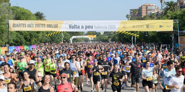 La Volta a Peu València reúne a más de 8500 personas, el mayor número de participantes de esta década