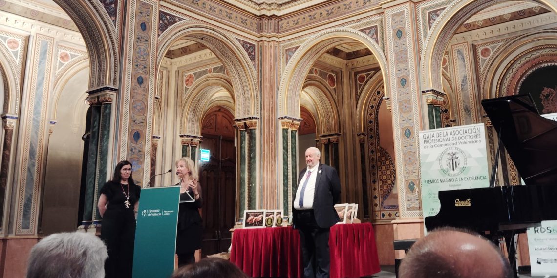 El pasado día 6 de mayo se celebró en la sala “Alfons el Magnanim” del Centro Cultural de la Beneficencia de la Diputación de Valencia, la II Gala de los Doctores Magnos de la Comunidad Valenciana