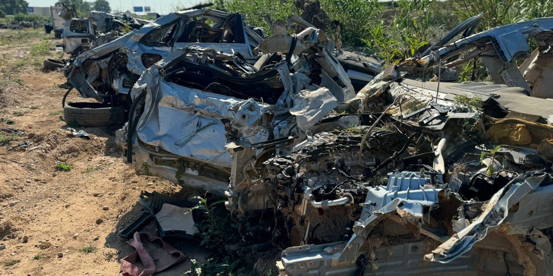 Ni la Confederación Hidrográfica del Júcar ni el Gobierno retiran los coches destrozados por la riada que aún siguen en ríos y barrancos siete meses después