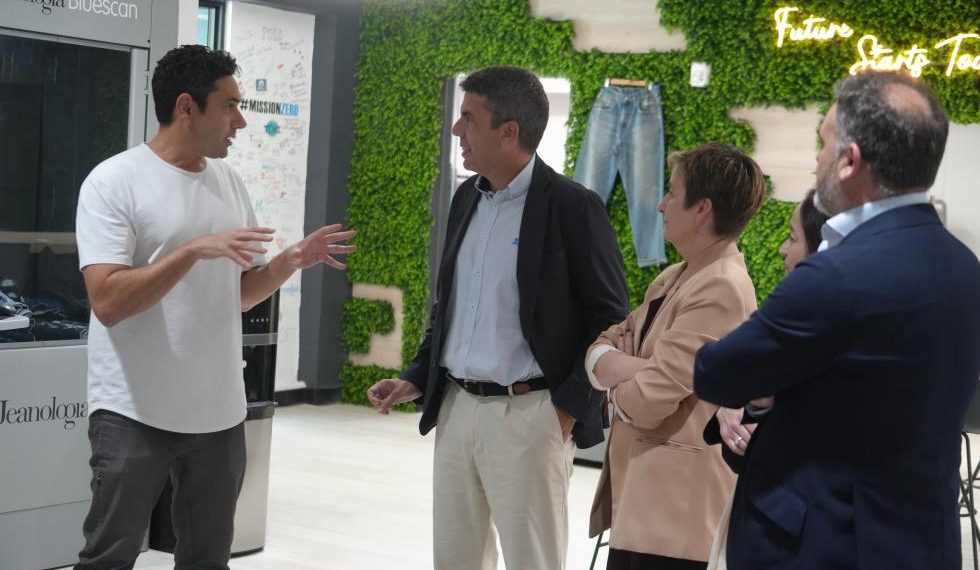 Mazón destaca «la ambición de la Comunitat Valenciana para liderar una industria textil ética, eficiente y sostenible»