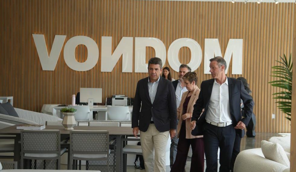 Mazón visita el showroom de la empresa valenciana VONDOM en Miami