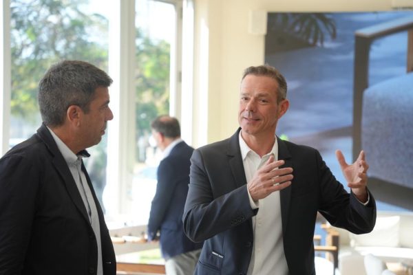 VONDOM, está especializado en la fabricación y distribución de mobiliario de exteriores